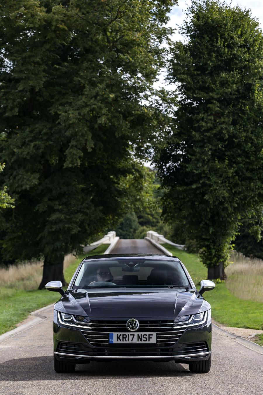  Volkswagen Arteon 4Motion Elegance 2017 года  (UK) (фото 3 из 41)